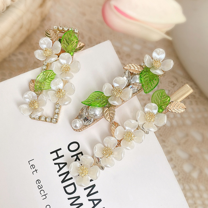 Kẹp tóc mái dễ thương hình cành hoa