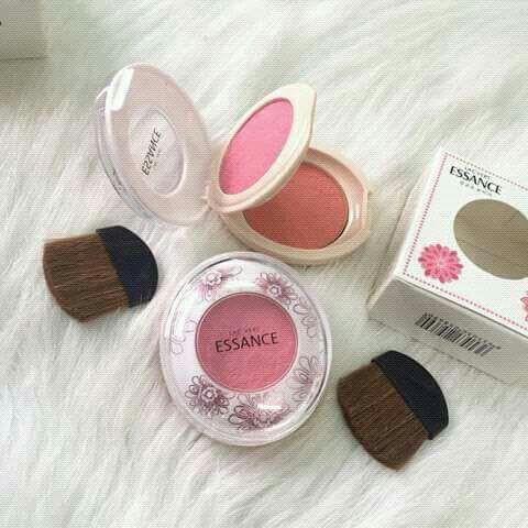 Phấn má hồng Essance 2 tầng kèm cọ
