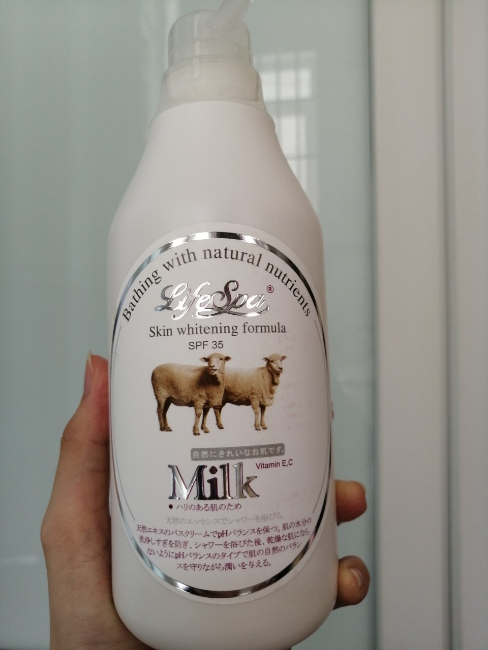 Sữa tắm Life Spa Skin whitening Formula Thái lan 500ML