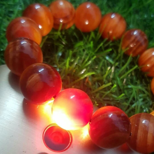 Vòng tay gỗ huyết long tự nhiên 12ly đỏ thấu quang