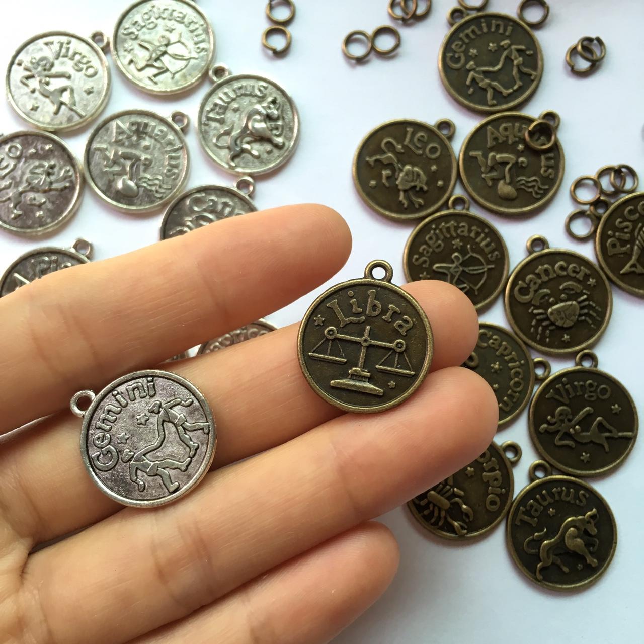1 charm cung hoàng đạo hình đồng tiền