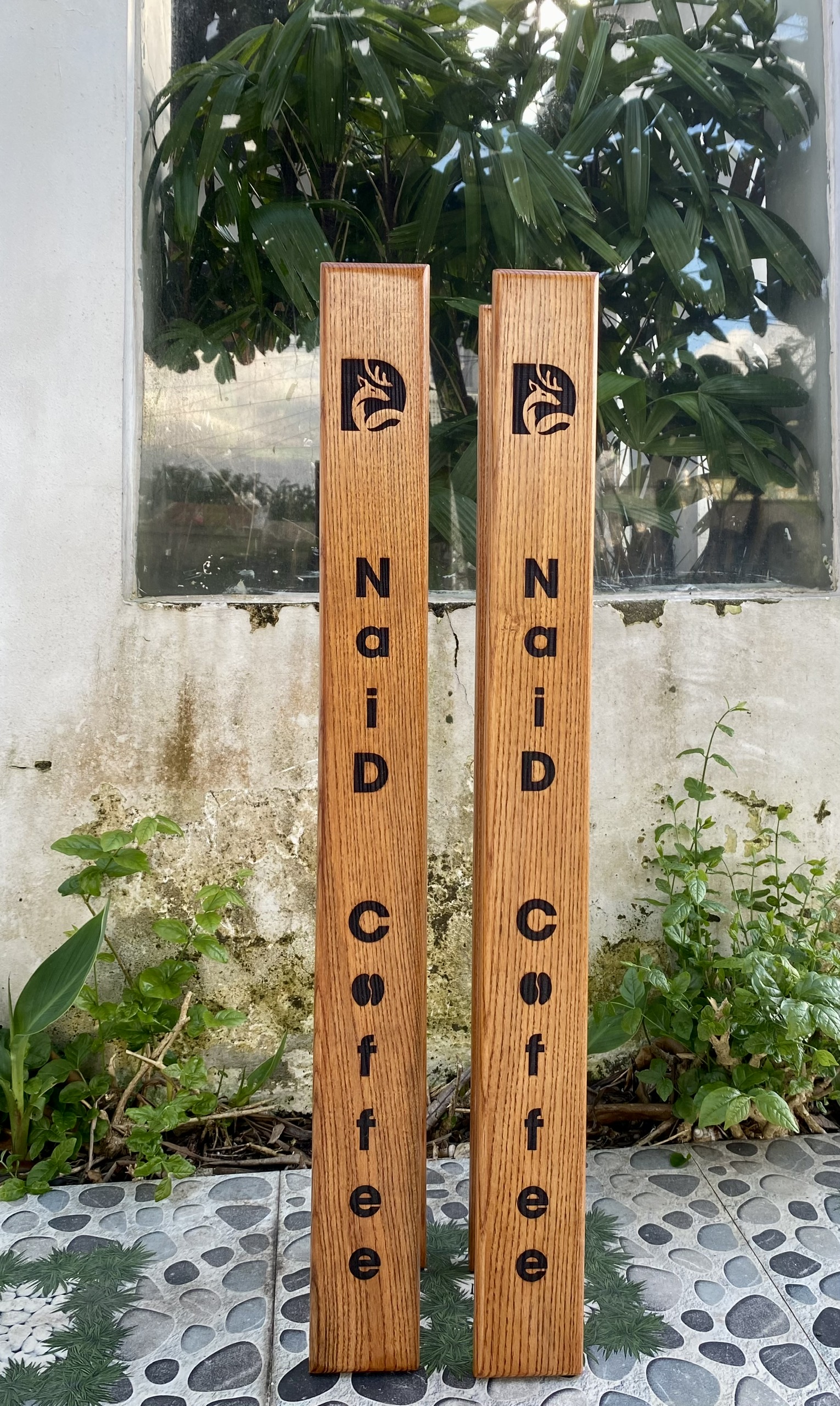 Cặp tay nắm cửa kính gỗ sồi cao cấp, sang trọng khắc logo/nội dung theo yêu cầu - luxi decor