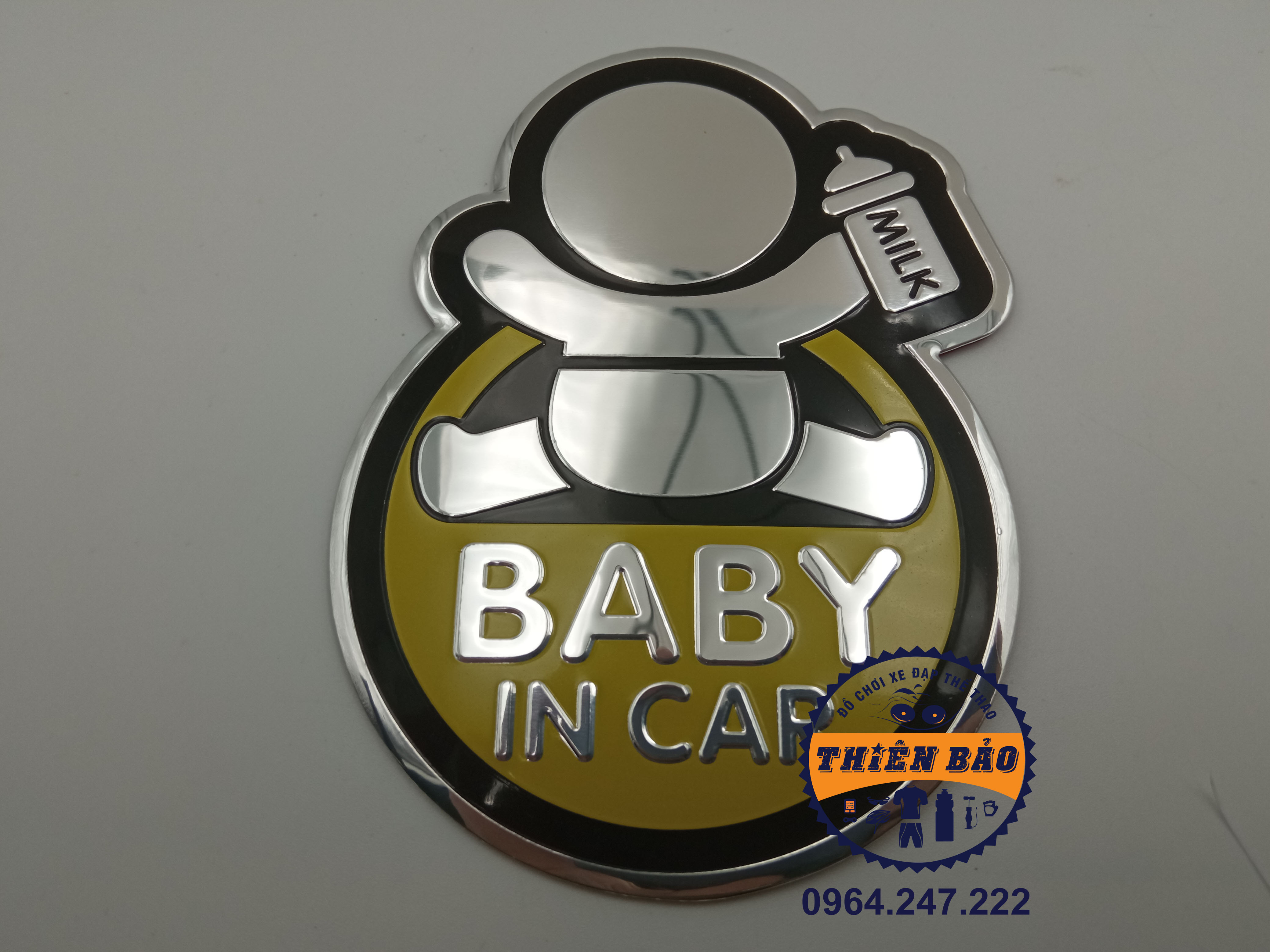 Decal nhôm baby vàng, Tem nhôm dán xe ô tô đẹp Baby In Car, Sticker dán baby cầm sữa, Logo dán xe baby màu vàng #132