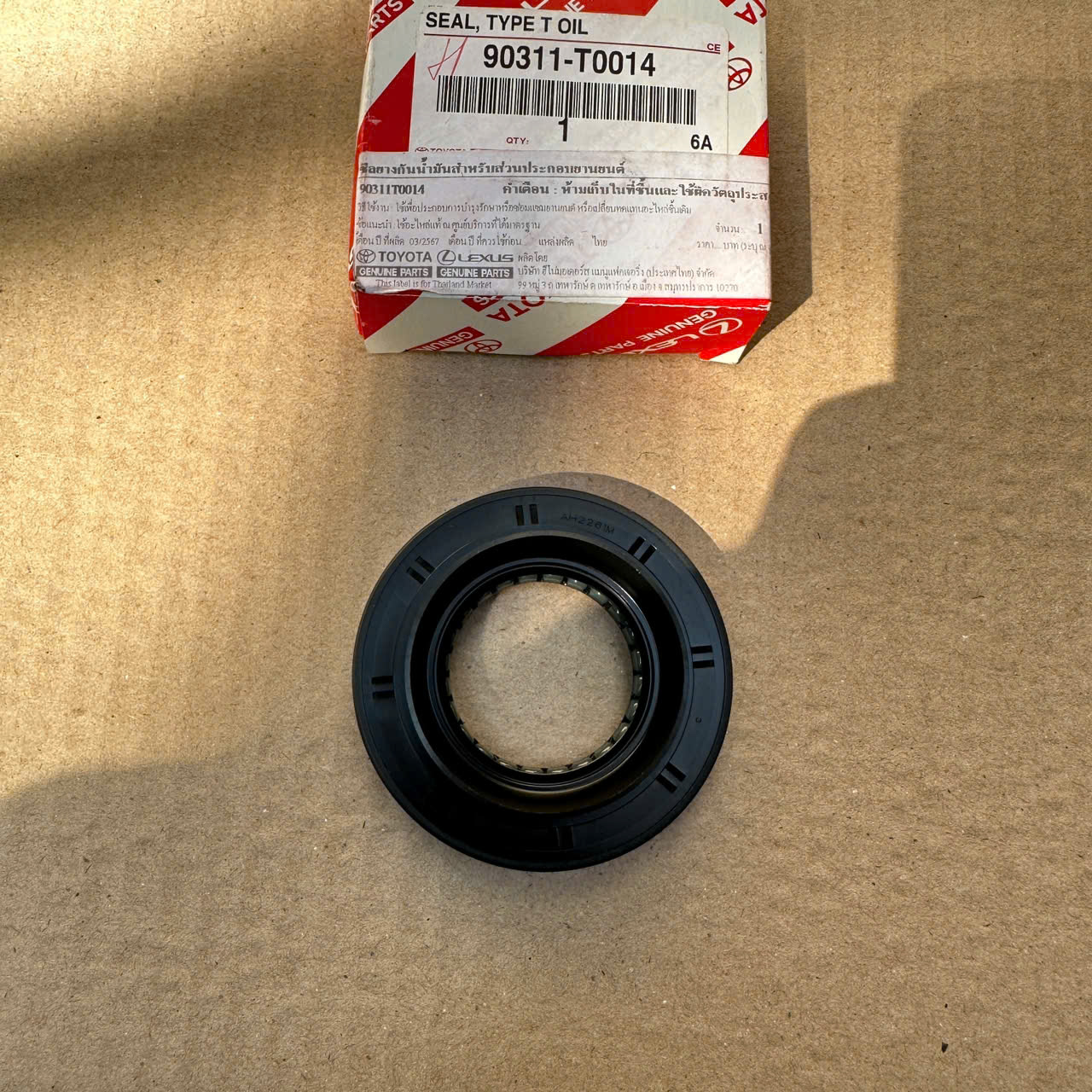 PHỚT ĐẦU CẦU SAU TOYOTA INNOVA 90311-T0014. XỊN THÁI(VỊ TRÍ NỐI VỚI TRỤC CÁC ĐĂNG)
