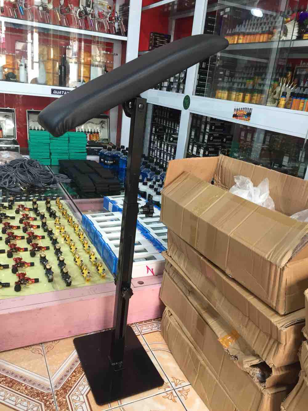 Kê tay trong xăm hình