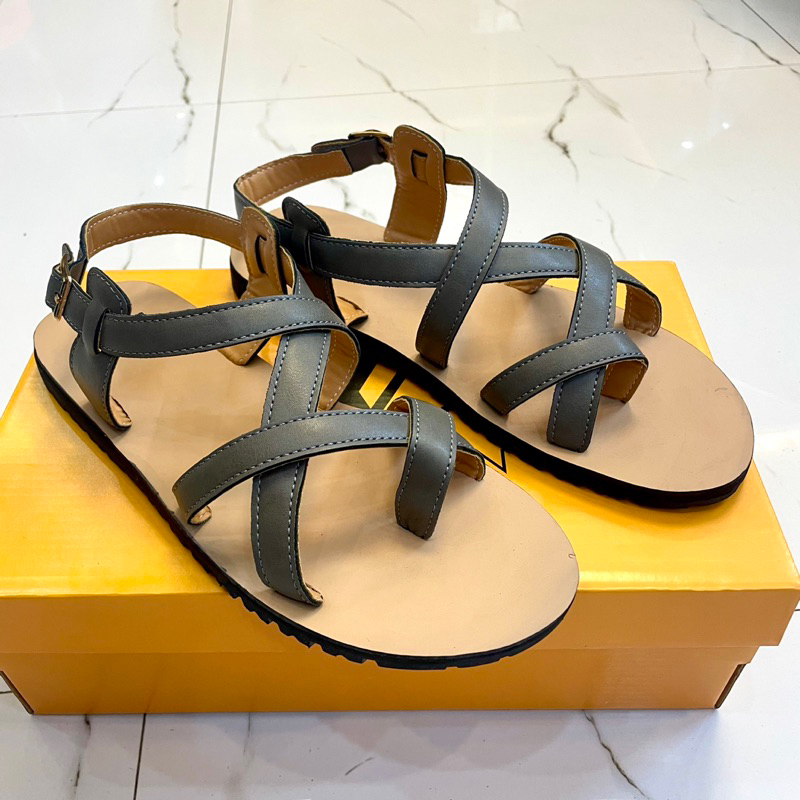 Dép sandal nam quai hậu xỏ ngón khoá cài đế cao su đúc chất da mềm mang êm chân - Puno Official Store