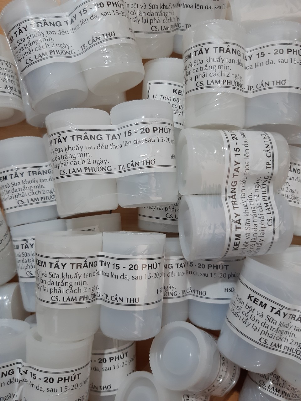 kem tẩy trắng chân tay cấp tốc lẻ 1 cặp
