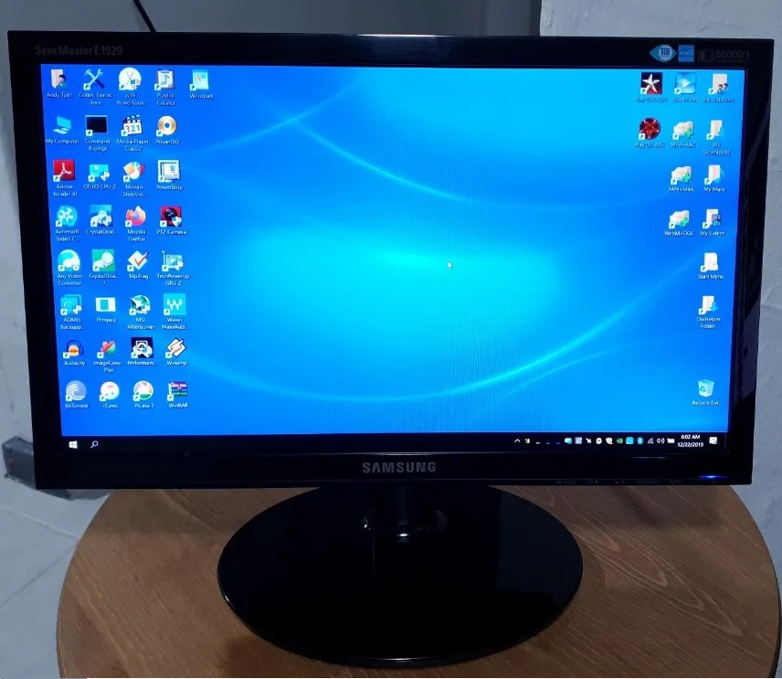 Màn hình samsung 19in, 19in khác thanh lý văn phòng sước nhẹ