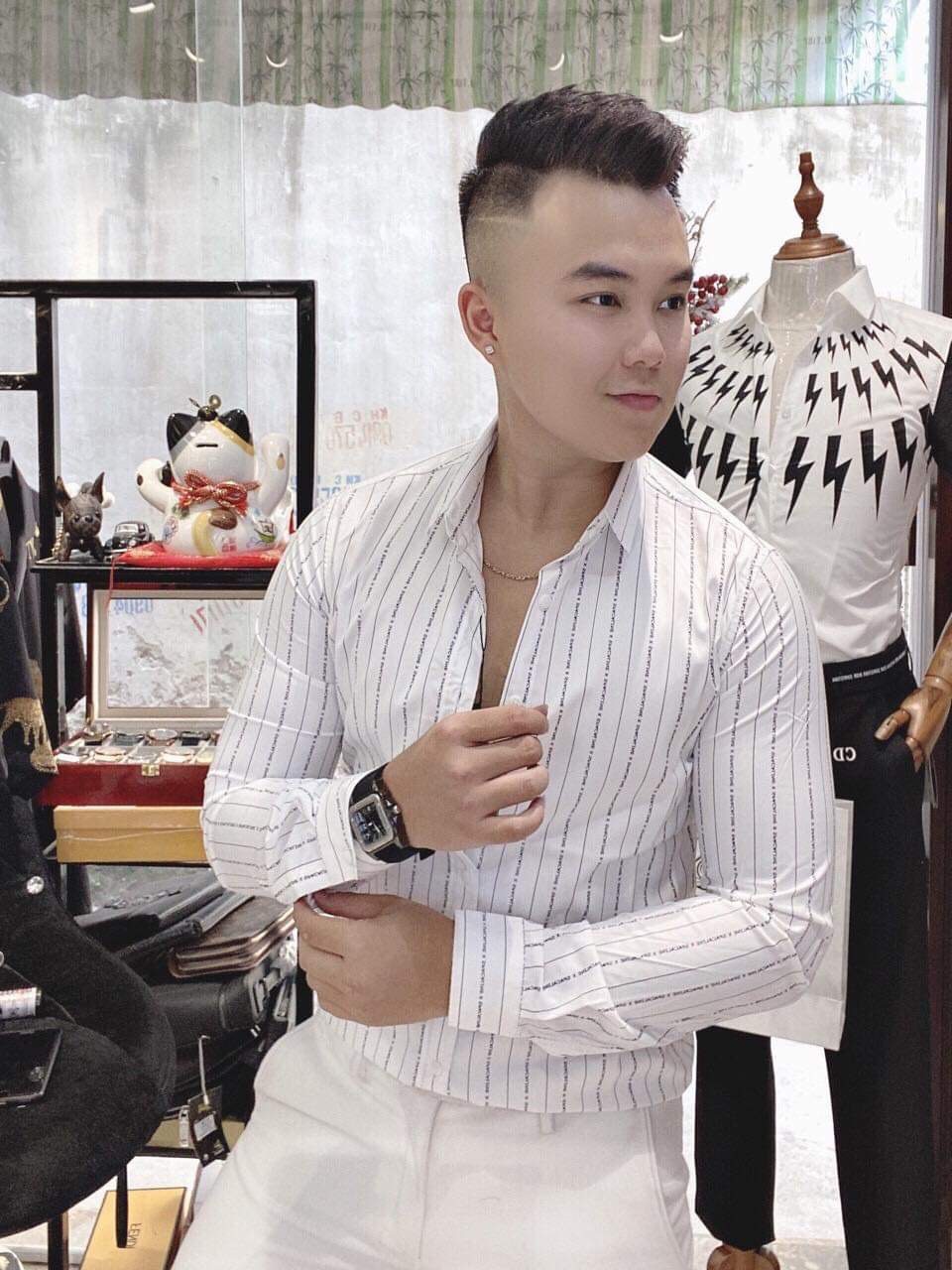Áo sơ mi kẻ sọc tay dài from dáng ôm đep .