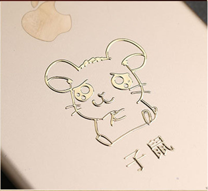 HÌNH DÁN CHUỘT VÀNG - HÌNH DÁN NHÀ CỬA, ĐIỆN THOẠI, MŨ BẢO HIỂM, SÁCH VỞ, TÚI XÁCH