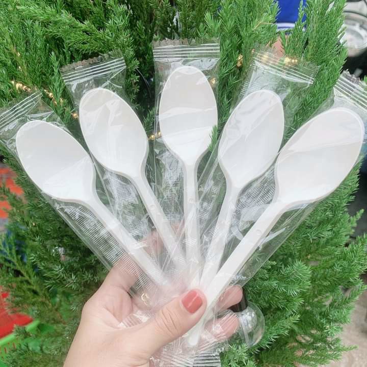 Combo 50 muỗng nhựa trắng trà sữa dài 15cm có bọc màng từng cái
