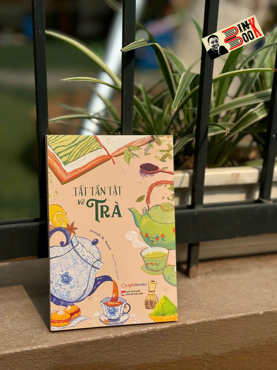 TẤT TẦN TẬT VỀ TRÀ – Joseph M. Walsh – Khuê Mộc Lang dịch – Lightbooks – NXB Phụ nữ Việt Nam