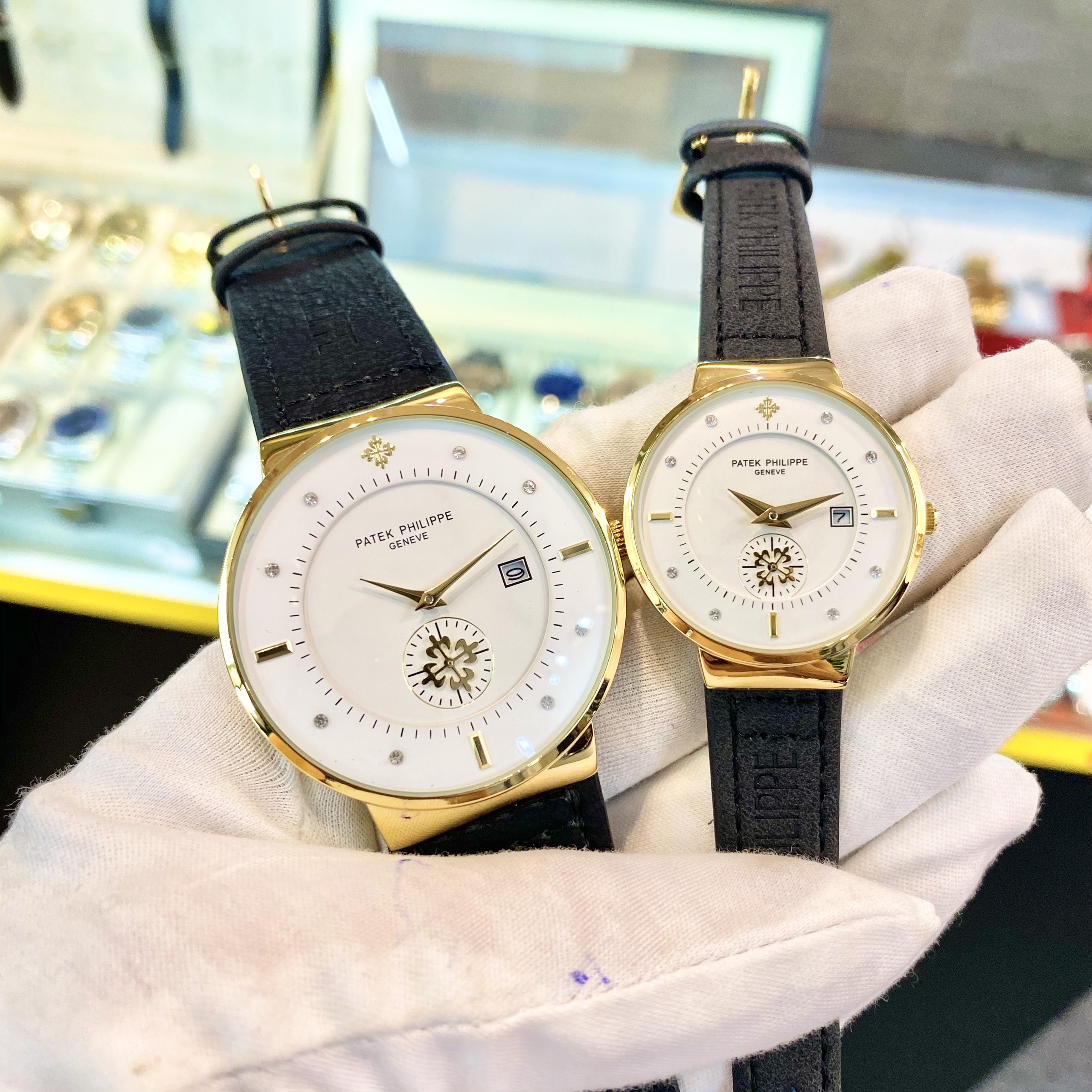 [SALE SỐC] Đồng Hồ CẶP PATEK PHILIPPE P018 trắng đen Chống Xước + Chống Nước + ƯU ĐÃI tặng kèm 1 Vòng tỳ hưu, 2 pin AG4 trị giá 100.000đ