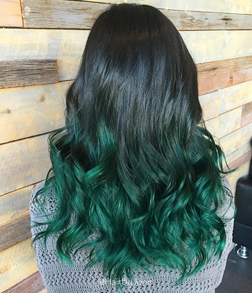 Tóc ombre xanh rêu là một lựa chọn tuyệt vời cho những ai muốn thử sức với các tone màu mới lạ. Chất liệu tóc mượt mà và màu xanh rêu đậm nét sẽ khiến cho bạn trông thật nổi bật và thời thượng. Hãy cùng xem hình ảnh để cảm nhận trọn vẹn sự độc đáo của kiểu tóc này.