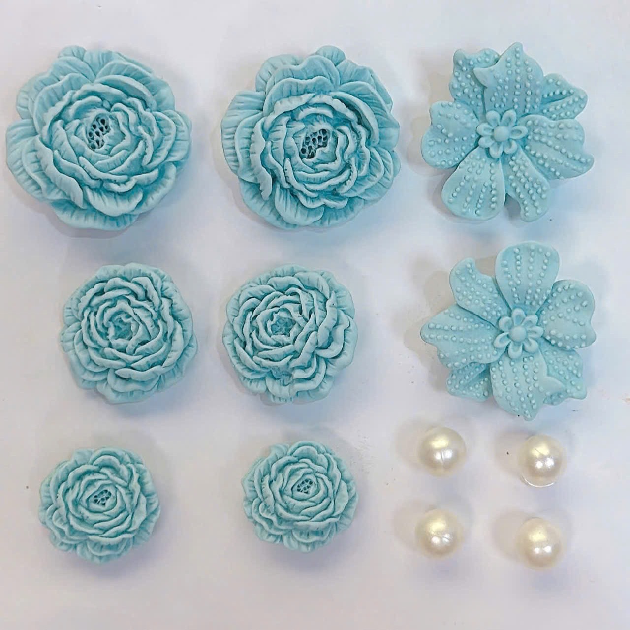 Set of 8 Cream-Colored Rose Flower Charms Attached to Fish-Shaped Sandals Made of Soft Rubber with Feet Attached to Slippers, Attached to Crocodile Sandals-Kimngan - 2