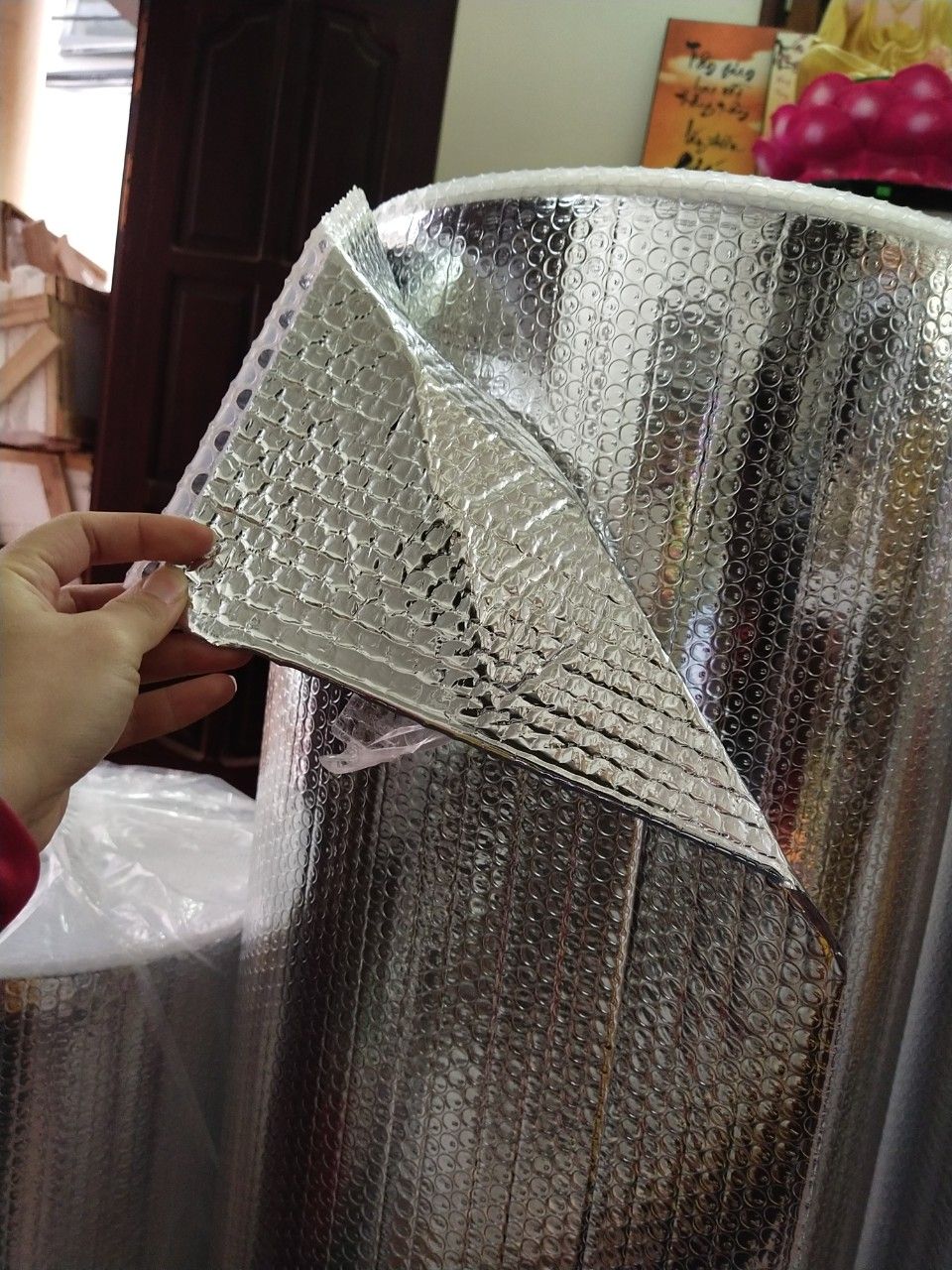 cuộn 40m khổ 1.55m 2 mặt bạc giữa lót xốp khí cách nhiệt, cách âm