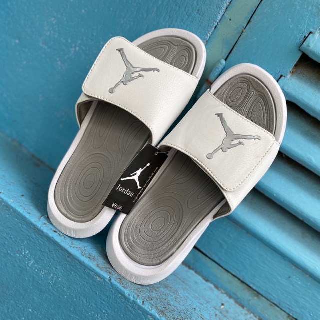 [HCM]Dép Jordan trắng xám nam sản phẩm cam kết hàng đúng mô tả chất lượng đảm bảo an toàn đến sức khỏe người sử dụng