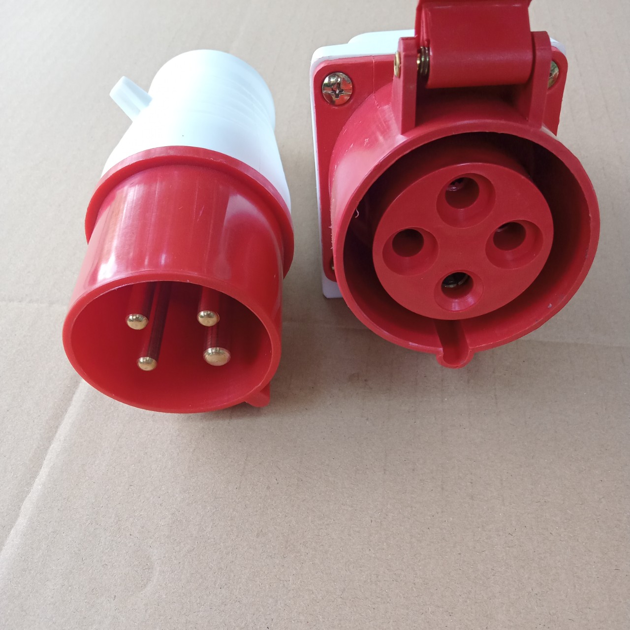 Ổ cắm, phích cắm công nghiệp 3 pha 4 chấu 16a và 32a