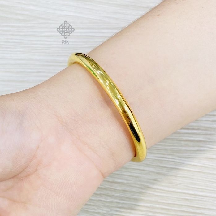  Vòng tay trơn titan Lắc tay trơn titan có khóa gài màu vàng Không phai màu không rỉ sét TRANGSUCMOILUATUOI.RIN 