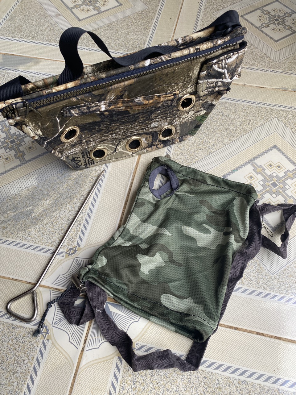 combo 3 món túi đựng gà mồi tặng kèm nọc inox túi bổi chất liệu vải rằn ri , hàng may đo riêng cho gà từ 300g đến2000g