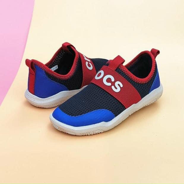 Giày slip on easy cross màu xanh siêu nhẹ, mềm, êm chân, thoải mái cho bé