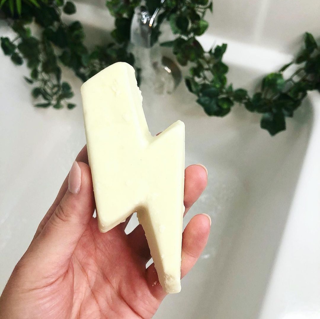 [HCM]Bánh tạo bọt bồn tắm LUSH - Bubble Bubble Toil and Trouble Bubble Bar
