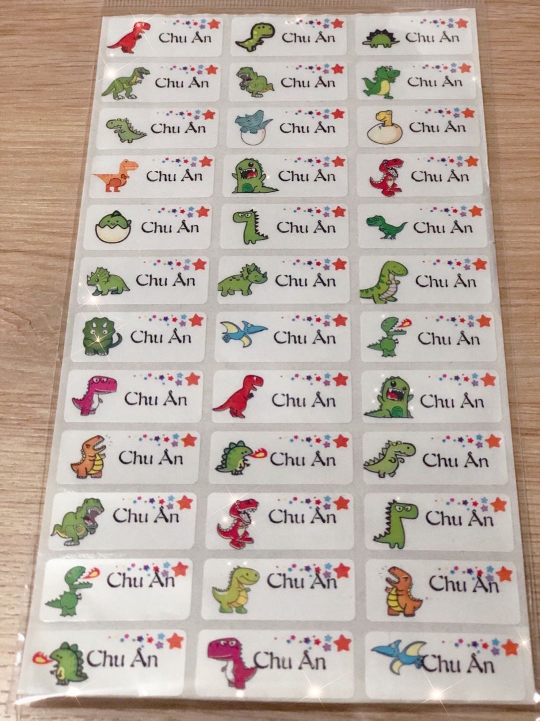 [HCM]Sticker Cute Dán Tên Riêng - Khủng Long dễ thương ( 1 tấm 36 tem 3.0x1.3cm)  (Chat gửi TÊN CẦN IN cho shop nha khách iu)