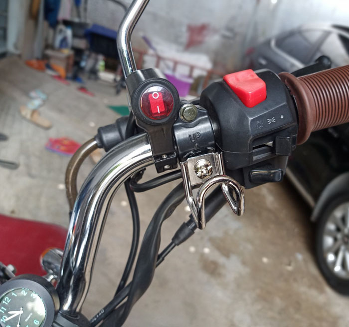 [HCM]pát inox treo dùng xe mô tô Suzuki GD110 và YB125 xa wave xe tay ga