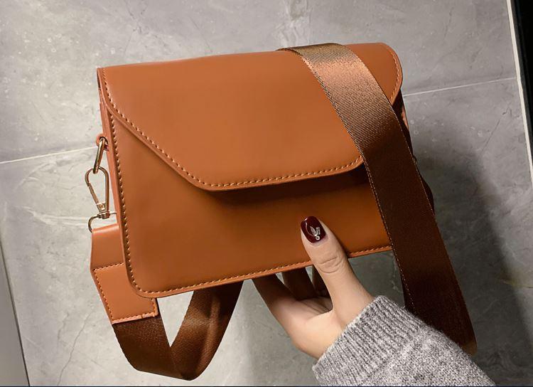Túi đeo chéo bì thư. túi thời trang trẻ trung phong cách hàn quốc . da cao cấp. hot trend giới trẻ. túi xách nữ. túi nữ