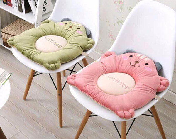 Đệm lót ghế ngồi bằng nhung êm ái giúp thoải mái khi làm việc. Đệm lót ghế văn phòng làm việc đọc sách