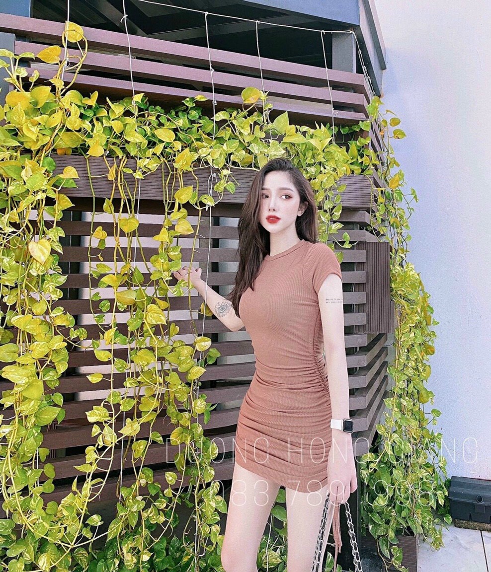 Đầm body cổ tròn tay ngắn nhún hai bên hông