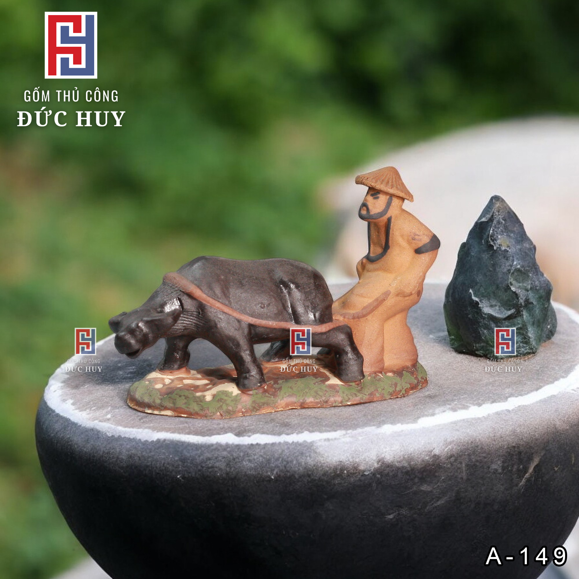 Tượng gốm lão nông kéo cày - trang trí hòn non bộ - tiểu cảnh - bể cá