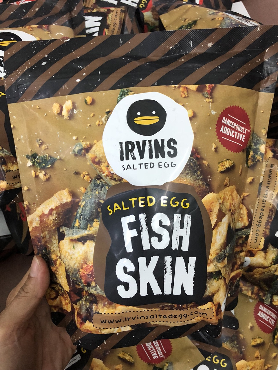 [HCM]Da cá trứng muối vị không cay Irvins Singapore 105gr