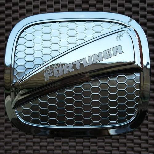 Ốp nắp xăng fortuner