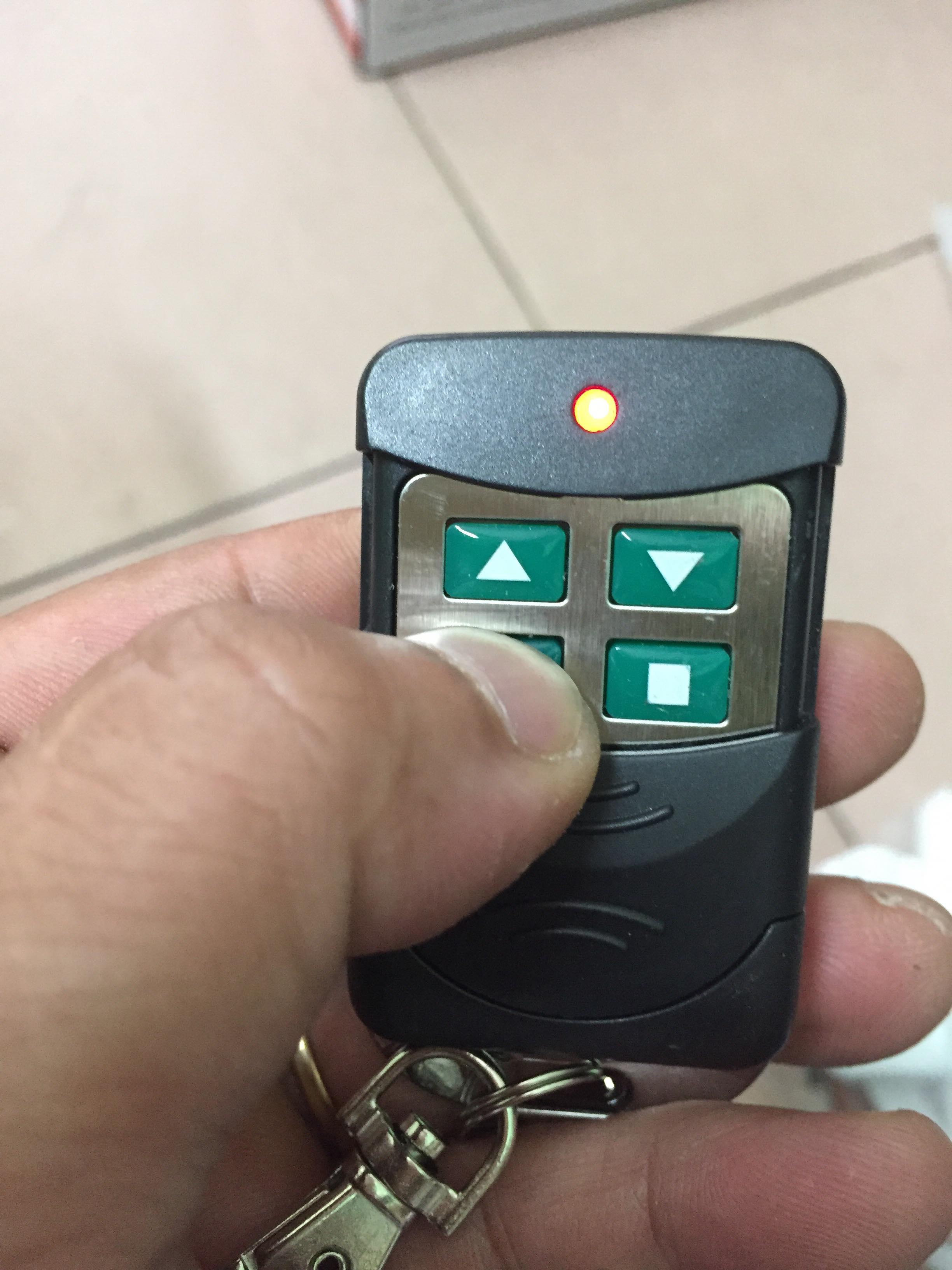 Điều khiển cửa cuốn tự học lệnh tần số 315Mhz