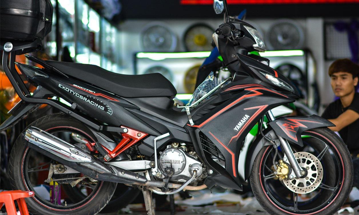 Tem trùm exciter 135 đen chỉ đỏ, tem exciter 135, team trùm exciter 135, tem xe exciter 135, team trùm ex 135, team xe exciter 135 đen chỉ đỏ