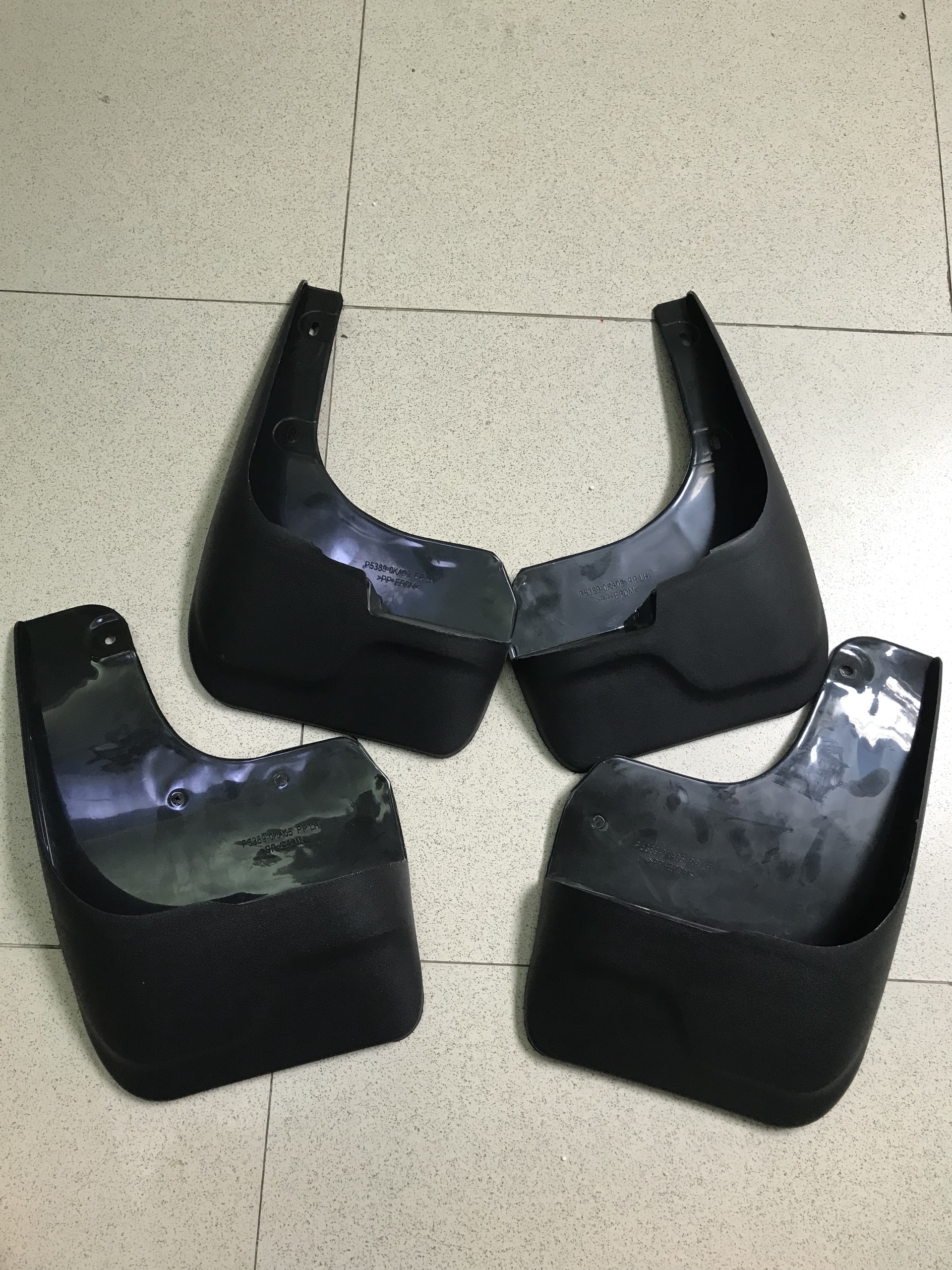 Bộ 4 Chắn bùn đen xe Innova 2017-2021