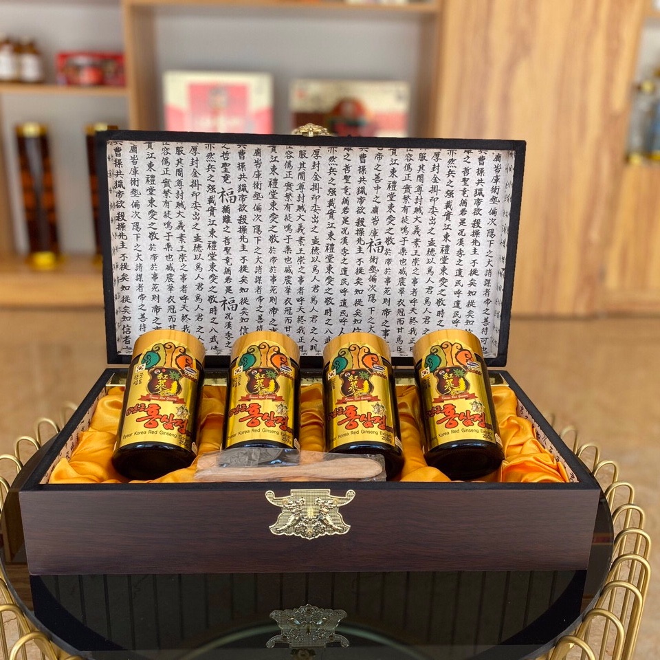 Cao hồng sâm hộp gỗ 4 lọ 6 năm tuổi, sản phẩm chống lão hóa, làm đẹp da, cải thiện chức năng của não ở người lớn tuổi