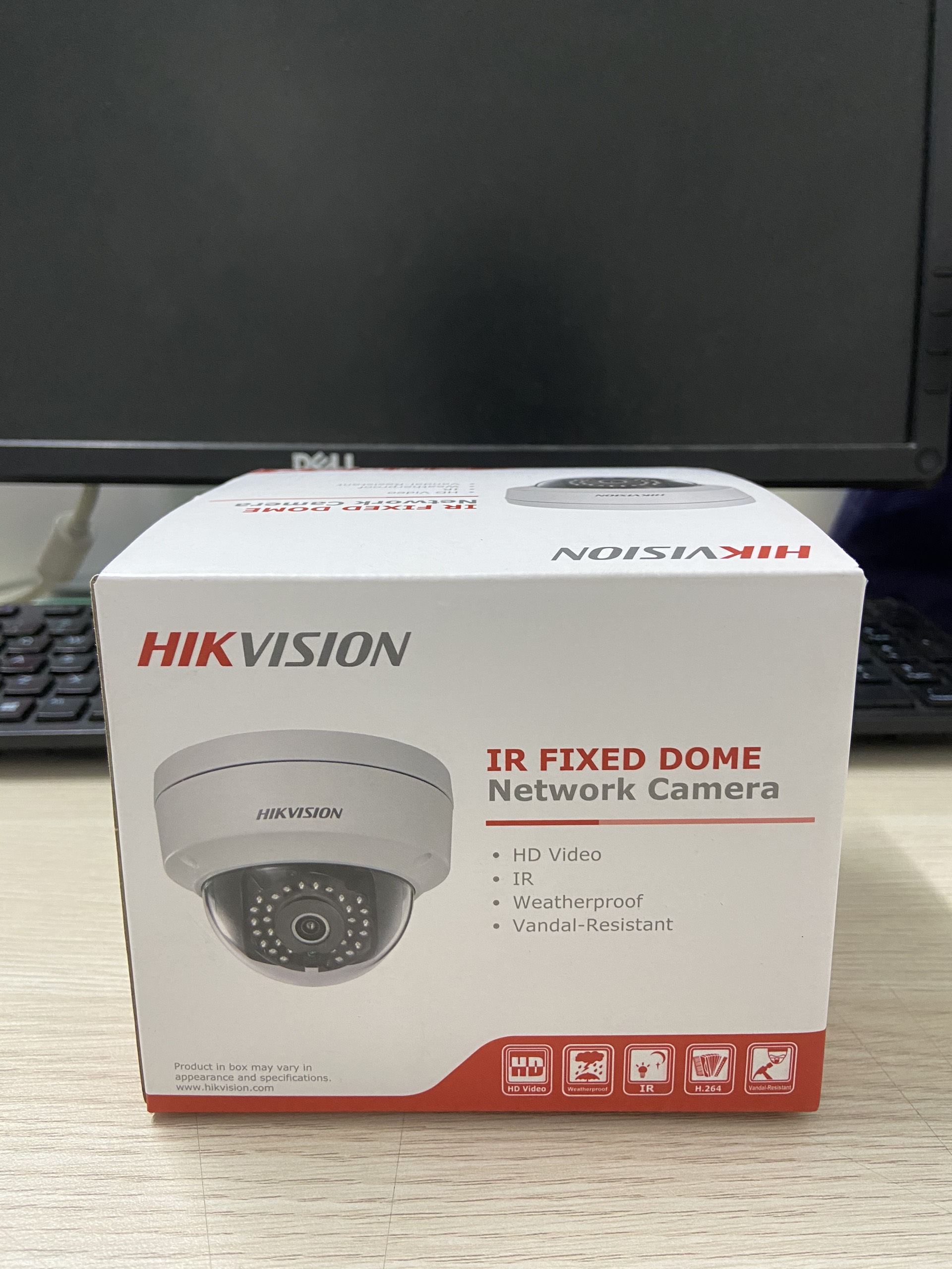 Camera IP DS-2CD2110F-I hình bán cầu quay rõ mọi góc khuất trong căn nhà của bạn