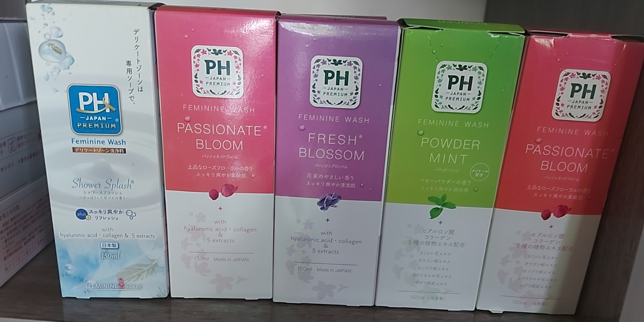Dung dịch vệ sinh phụ nữ ph care premium 150ml nội địa nhật bản.