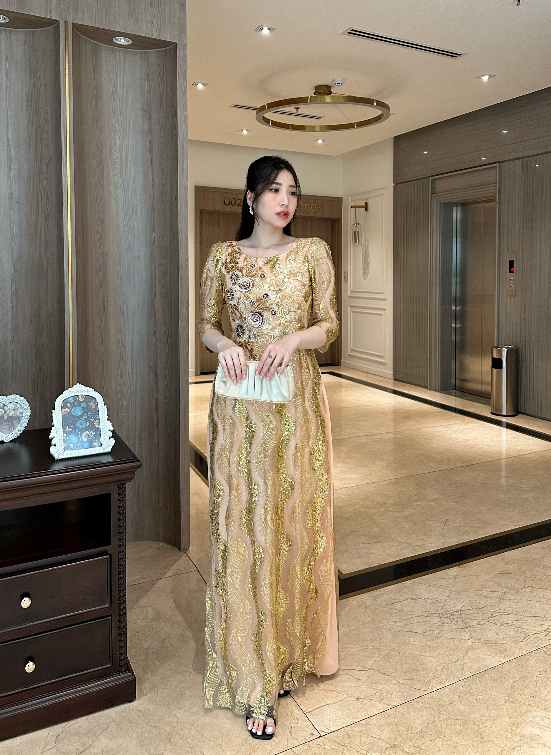 Đầm nữ dạ hội dự tiệc trung niên kim tuyến phối hoa sang trọng