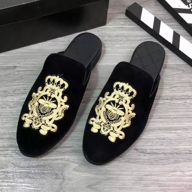 giày lười nam dáng sục da mềm đế êm logo thêu vàng