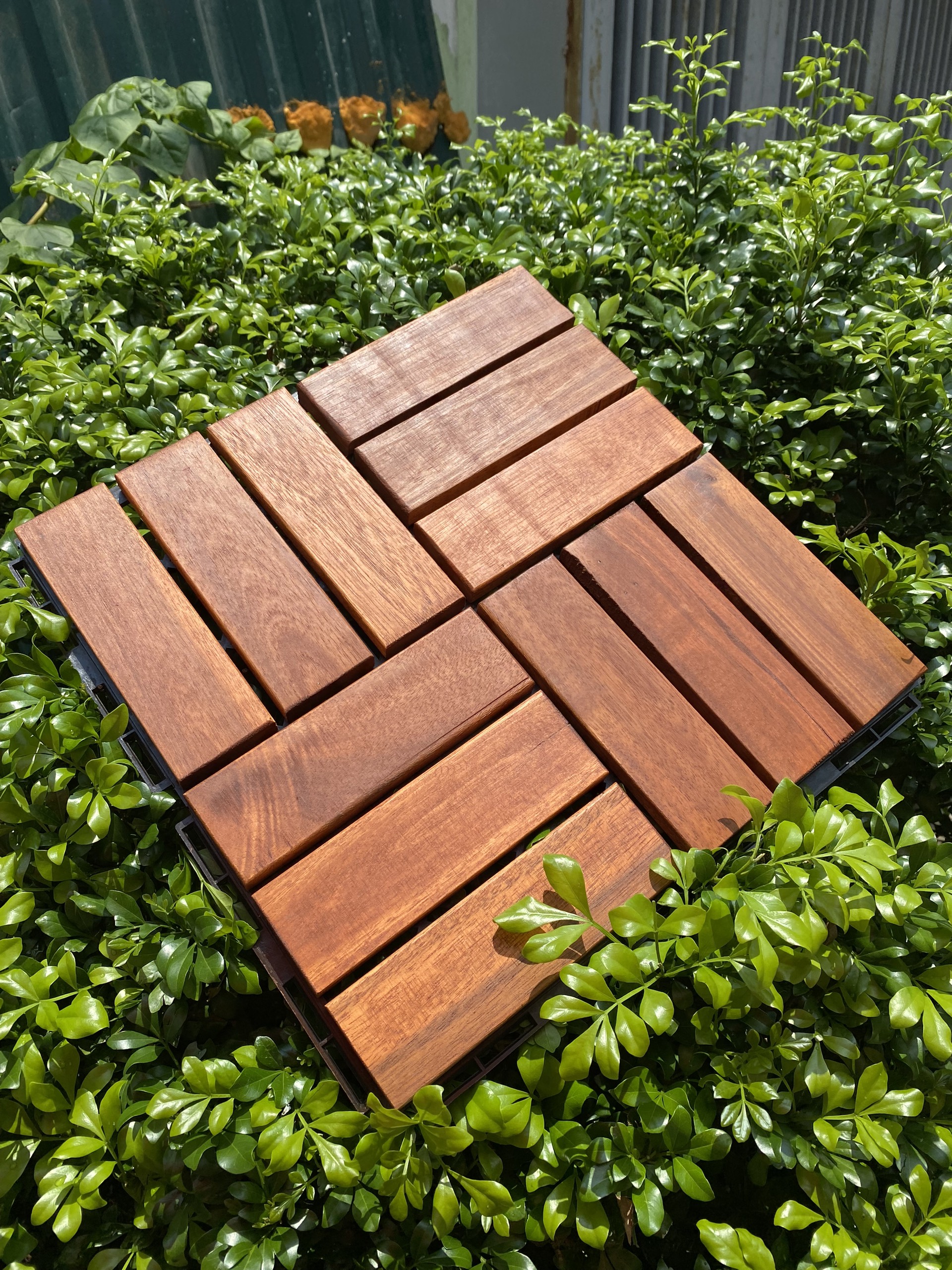 Sàn gỗ vỉ nhựa lót ban công dày 2cm 12 Nan 30x30cm - Vỉ sàn gỗ ban công sân vườn ngoài trời cao cấp hàng Xuất Khẩu Home Funi2
