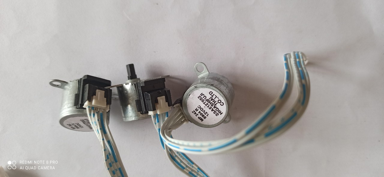 Motor cánh vẫy đảo gió điều hoà - mô tơ máy lạnh các hãng Toshiba