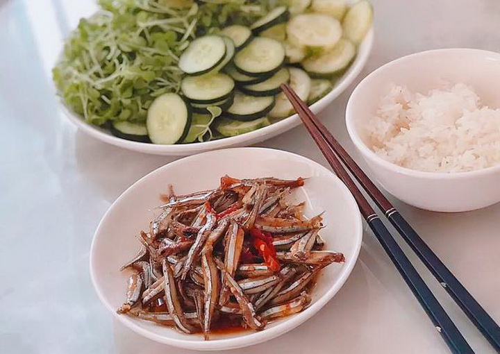 Cá cơm kho thịt ba chỉ, cá cơm khô bỏ đầu đặc sản nha trang đóng túi hút chân không 200gram, 500gr, 1kg