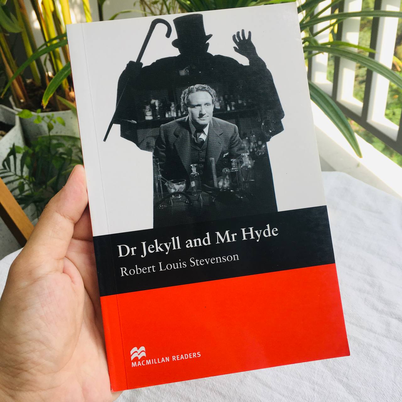 Sách luyện đọc tiếng Anh Macmillan Reader | Dr Jekyll and Mr Hyde