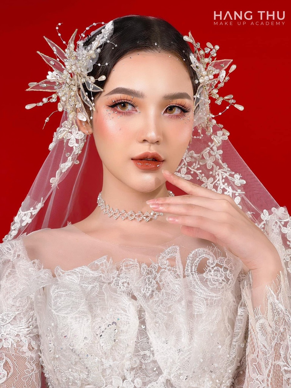 Cài tóc cô dâu lá lưới điểm hạt trai pha lê vàng trắng đẹp Giangpkc 2022