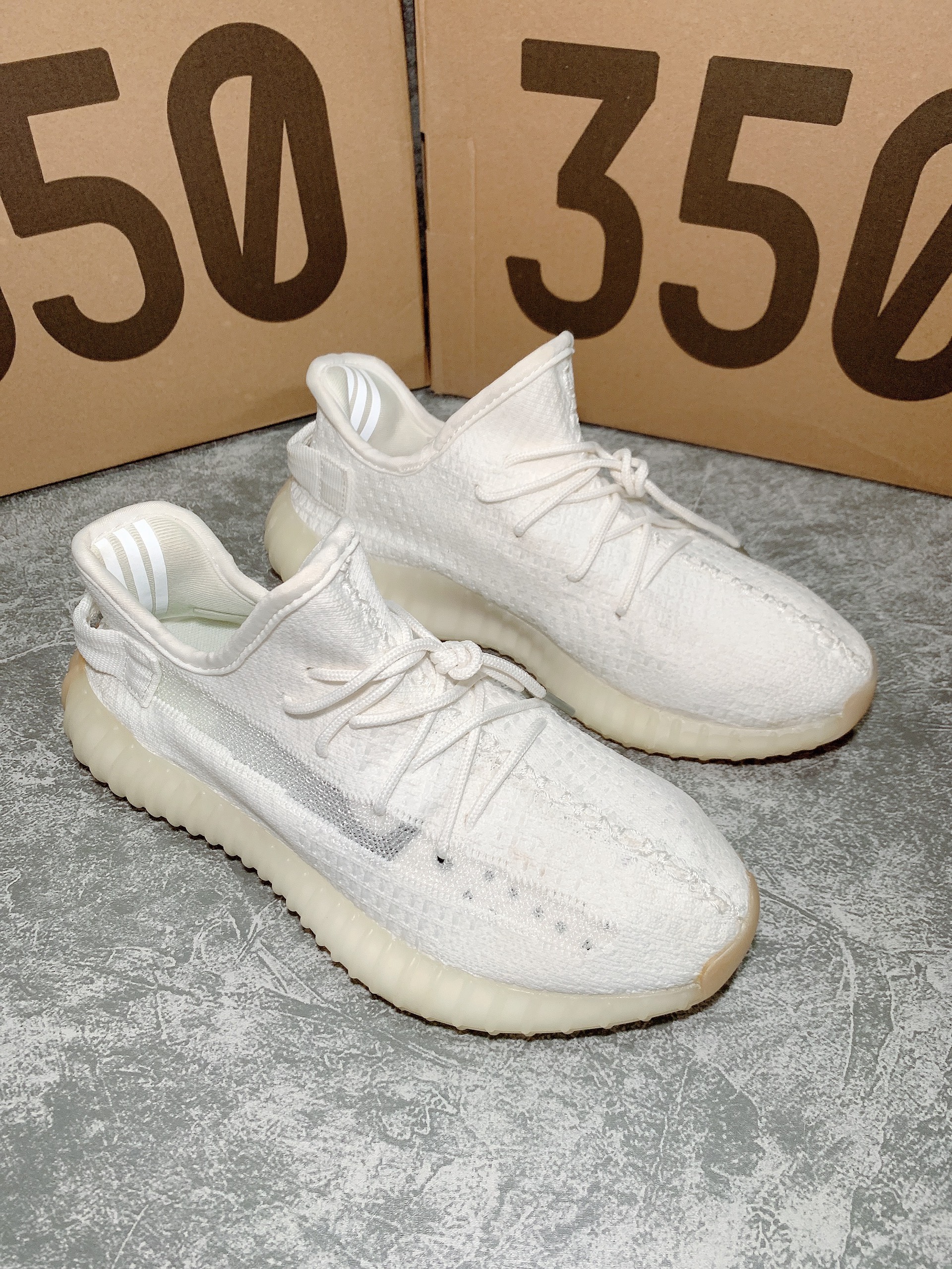 Giầy thể thao nam nữ Yeezzy v2 trắng kem chuẩn 11 Fullbox - Ảnh Thật