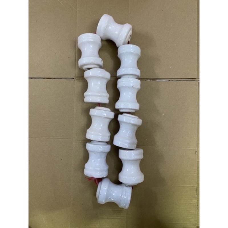 U Sứ điện dùng bắt điện.