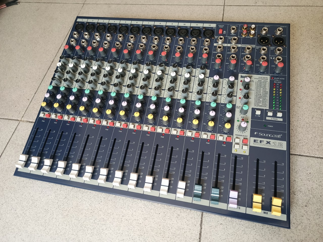 Bàn mixer, bộ trộn âm thanh chuyên nghiệp soundcraft efx-12